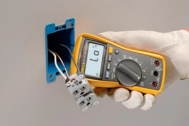 Miniatuur van FLUKE multimeter FLUKE-117 EUR tot 600V True-rms met contactloze spanningszoeker (2583647)