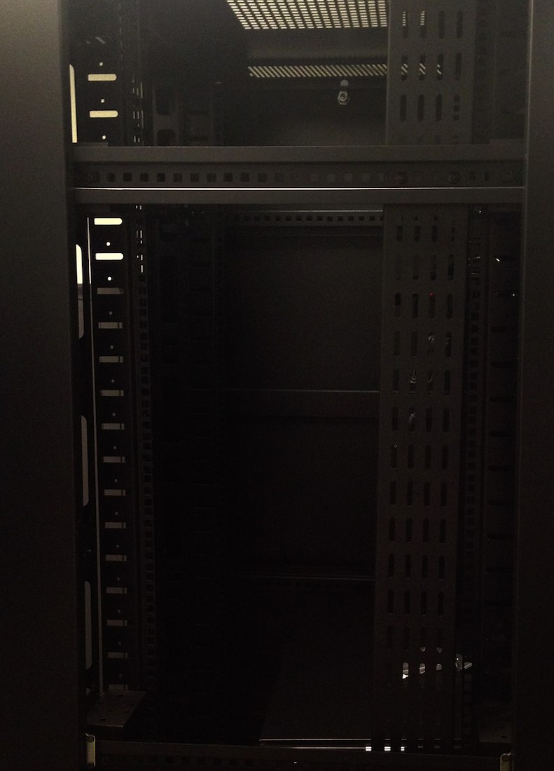 Miniatuur van 18U verticale kabelgoot (DS-CABLETRAY-18U)