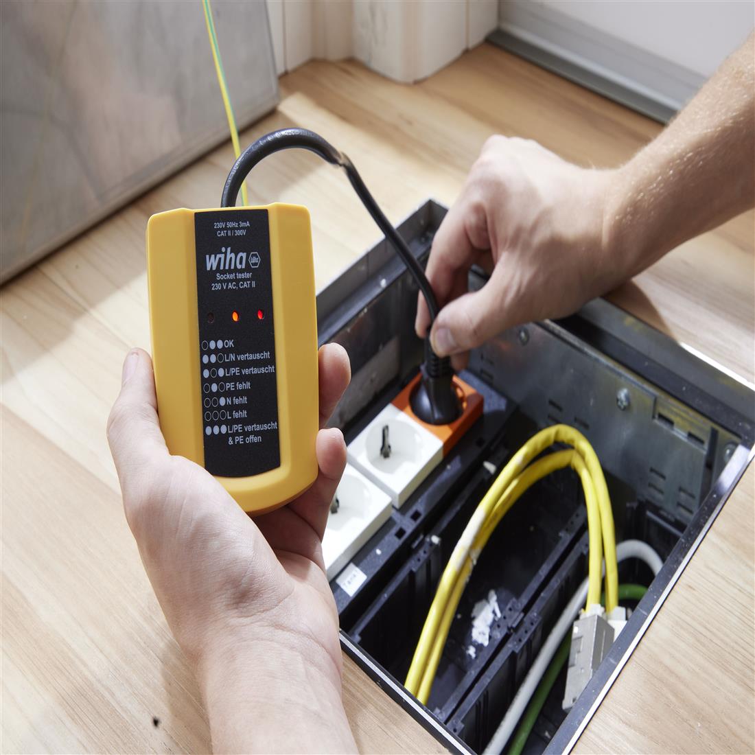 Miniatuur van Wiha contactdoostester 230V AC CAT II (45220)