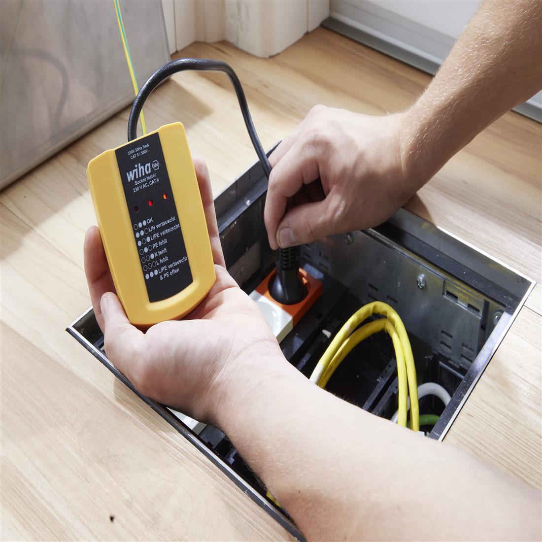 Miniatuur van Wiha contactdoostester 230V AC CAT II (45220)