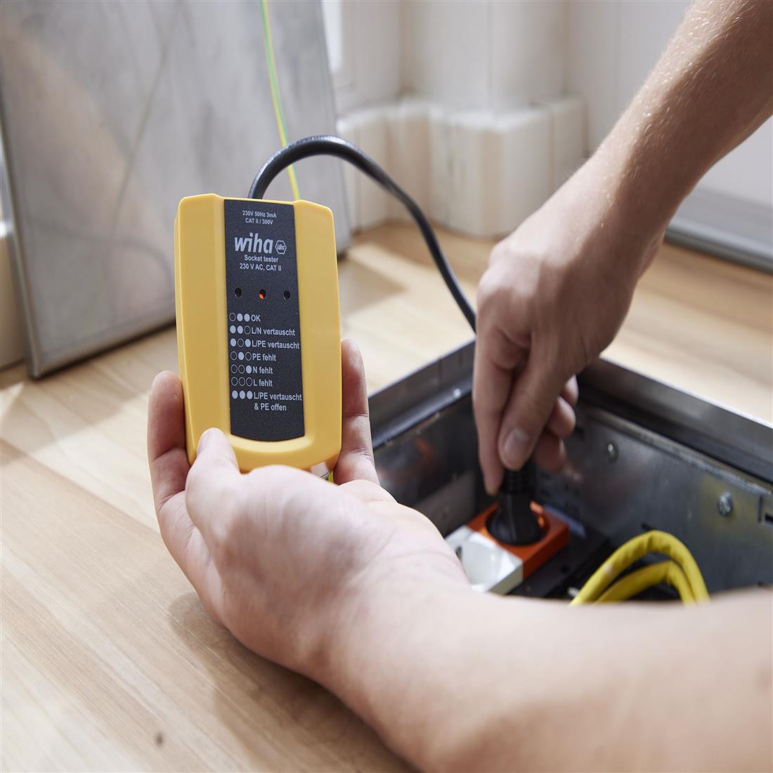 Miniatuur van Wiha contactdoostester 230V AC CAT II (45220)