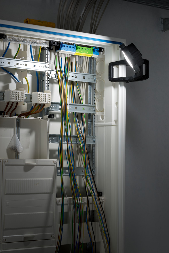 Miniatuur van BRENNENSTUHL mobiele LED-werkspot met accu en montageclip 950lm - CL 1050 MA (1173070010)