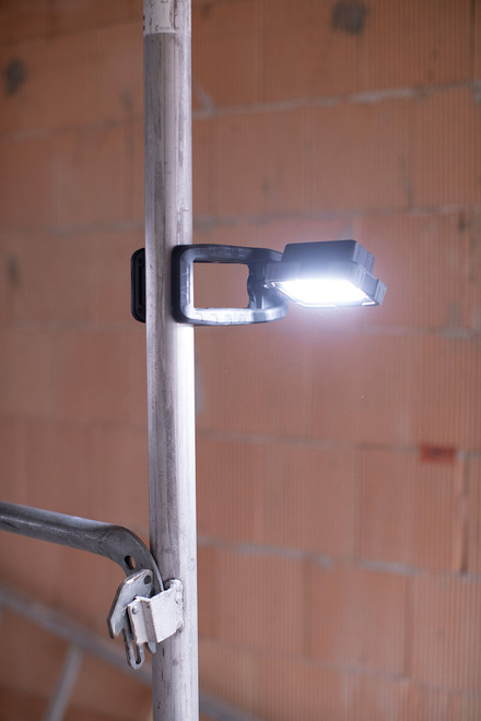 Miniatuur van BRENNENSTUHL mobiele LED-werkspot met accu en montageclip 950lm - CL 1050 MA (1173070010)