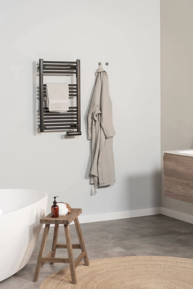 Miniatuur van Eurom elektrische handdoekradiator voor badkamer 500W met thermostaat en timer - zwart (352528)