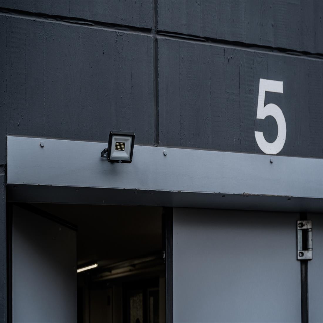 Miniatuur van BRENNENSTUHL schijnwerper 20W 2300lm 6500K IP65 (1171250241)