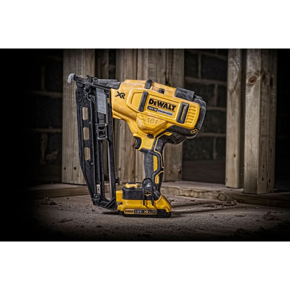 Miniatuur van DeWALT accu afwerktacker 16Ga 32-63mm 20° 18V XR basic body in TSTAK koffer (DCN660NT-XJ)