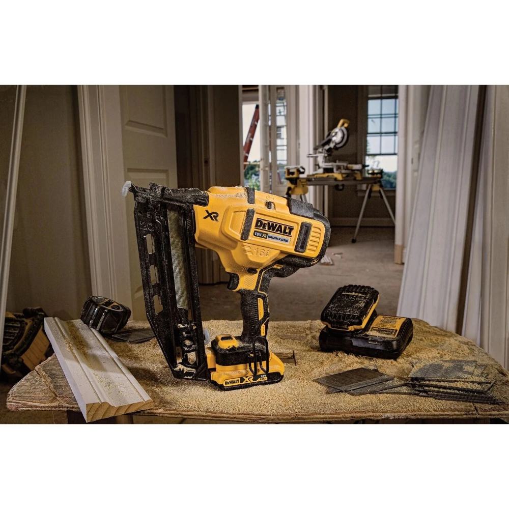 Miniatuur van DeWALT accu afwerktacker 16Ga 32-63mm 20° 18V XR basic body in TSTAK koffer (DCN660NT-XJ)