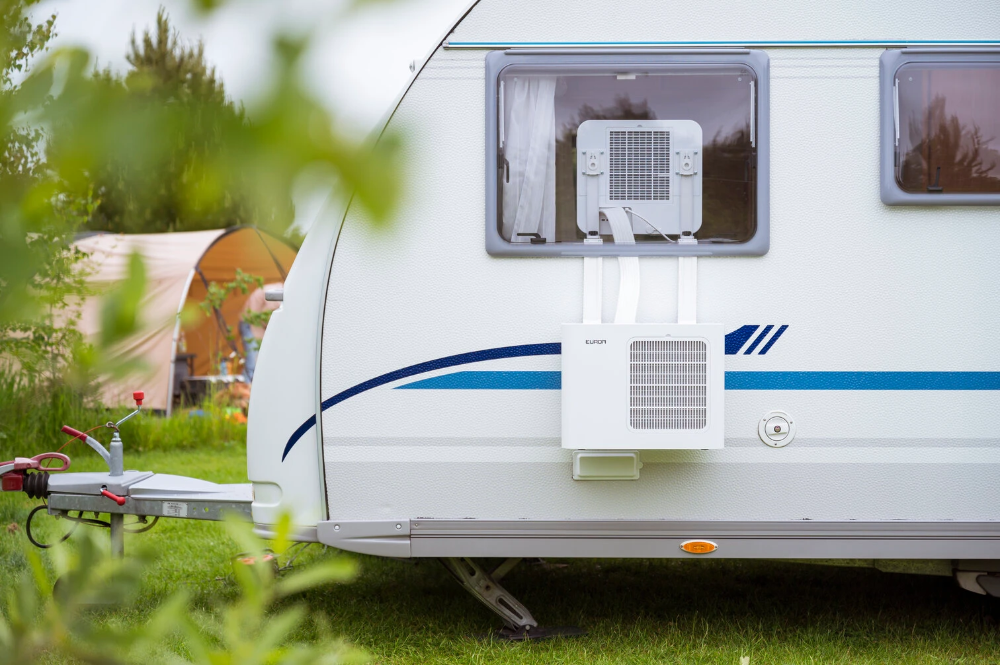 Miniatuur van Eurom AC4201 WiFi split airco voor caravan of camper 4200BTU met app en afstandsbediening (382440)..