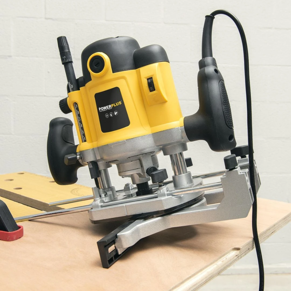 Miniatuur van PowerPlus bovenfrees 230V 1500W met fijninstelling - complete set met 12 frezen (POWX093)