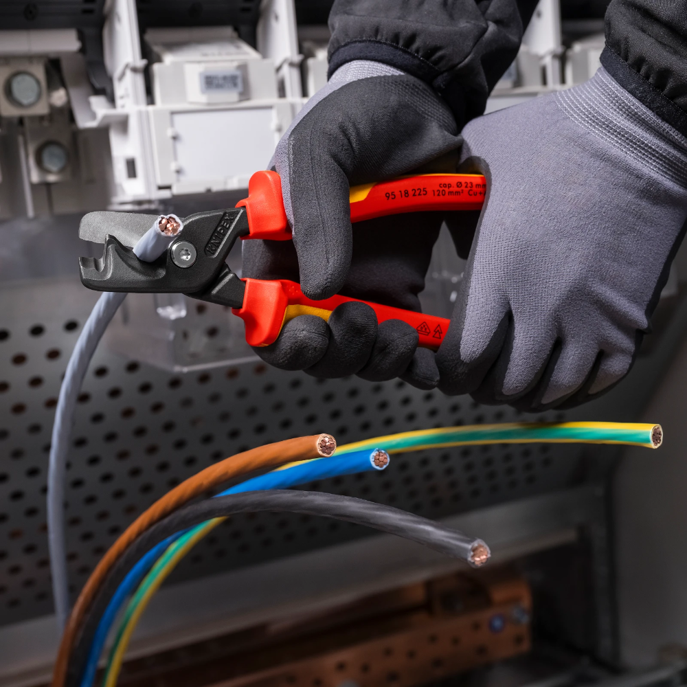 Miniatuur van KNIPEX kabelschaar VDE-geïsoleerd (95 18 225)