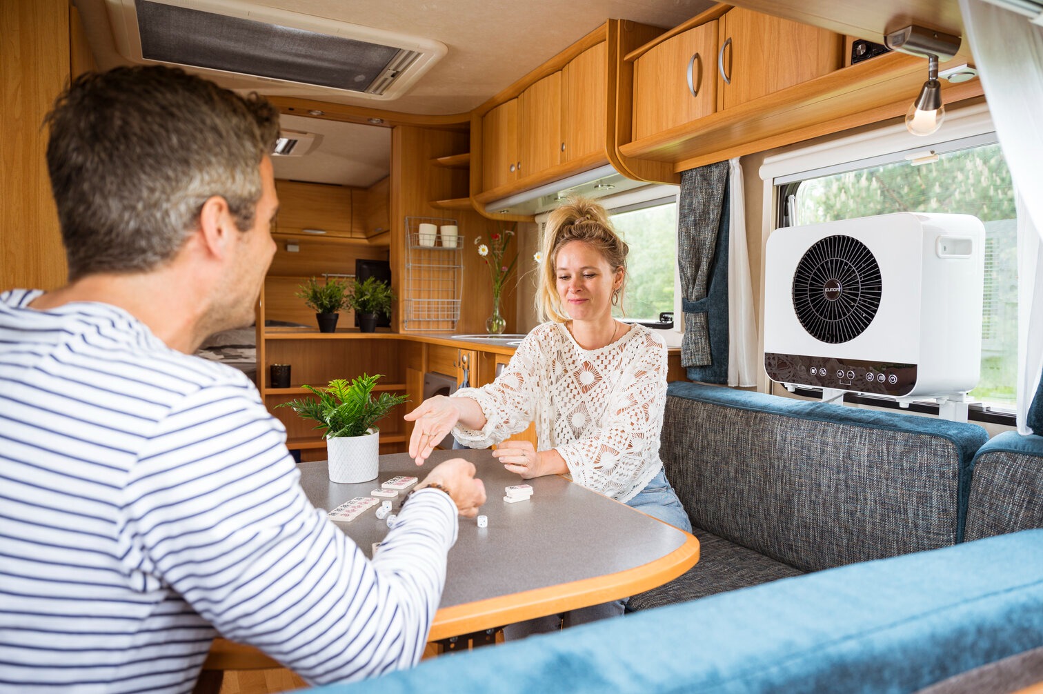 Miniatuur van Eurom AC5201 Wifi split airco voor caravan of camper 5200BTU met app en afstandsbediening (382532)