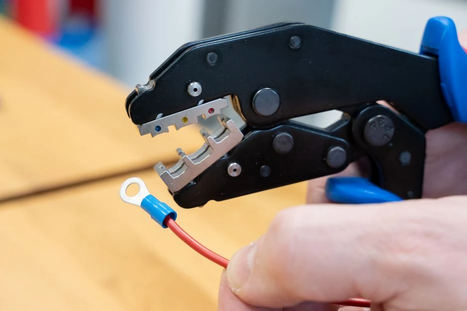 Miniatuur van Weicon krimptang ERGO 3-in-1 voor MC4 geisoleerde adereindschoen en kabelschoenen (51000600)