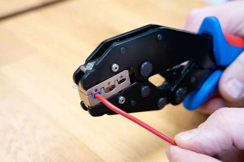 Miniatuur van Weicon krimptang ERGO 3-in-1 voor MC4 geisoleerde adereindschoen en kabelschoenen (51000600)