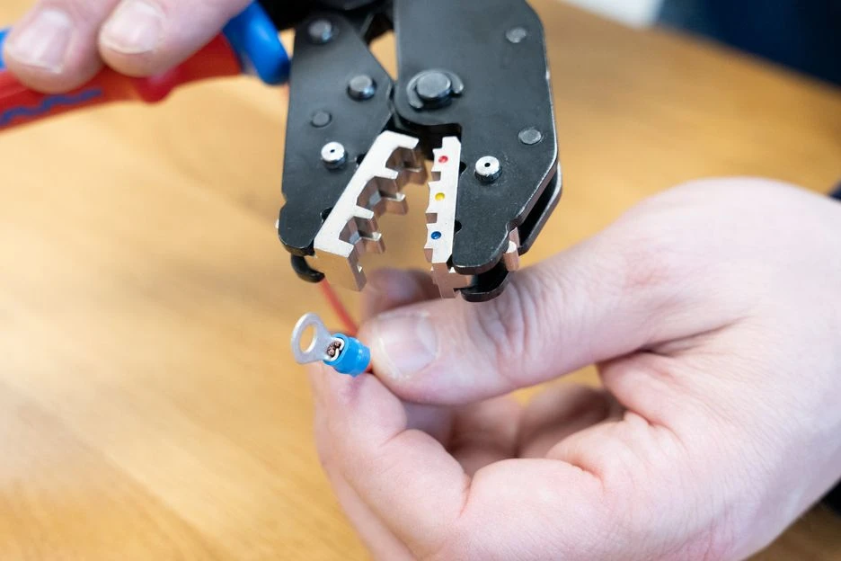 Miniatuur van Weicon krimptang ERGO 3-in-1 voor MC4 geisoleerde adereindschoen en kabelschoenen (51000600)