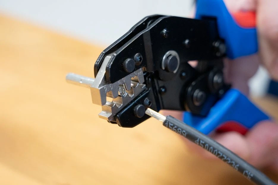 Miniatuur van Weicon krimptang MULTI 3-in-1 voor MC4 geisoleerde adereindschoen en kabelschoenen (51000700)