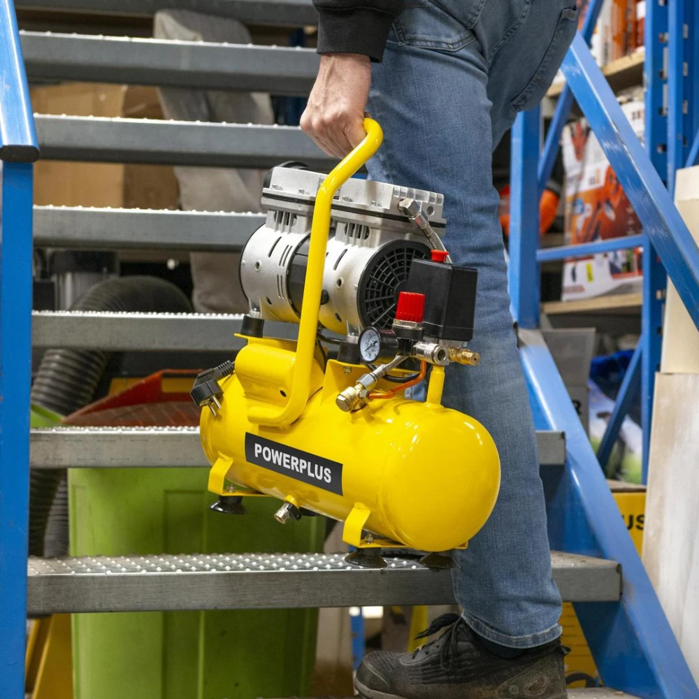 Miniatuur van PowerPlus stille compressor olievrij 6l tank 230V 550W 8bar 
105 l/min (POWX17230S)