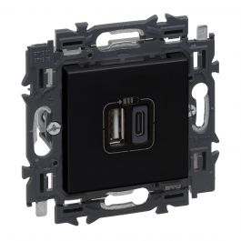 Legrand stopcontact 2x USB + C volledig apparaat 3000mA met spanklauwen - Valena Next Zwart Gefumeerd (741736) | Elektramat
