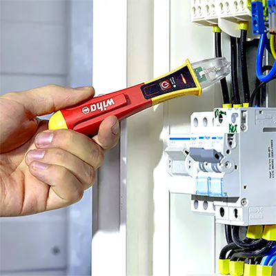 Hoe gebruik je een spanningstester?