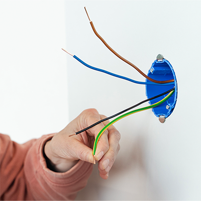 Wanneer een inbouwdoos, aftakdoos of hollewanddoos gebruiken?